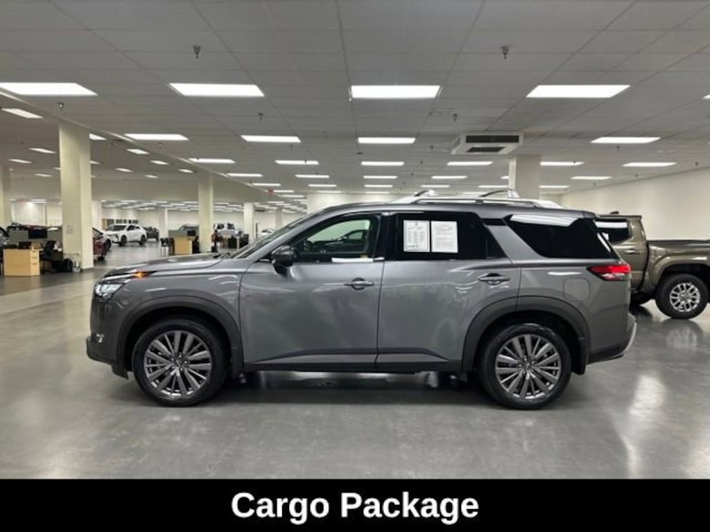 Used 2024 Nissan Pathfinder SL SUV