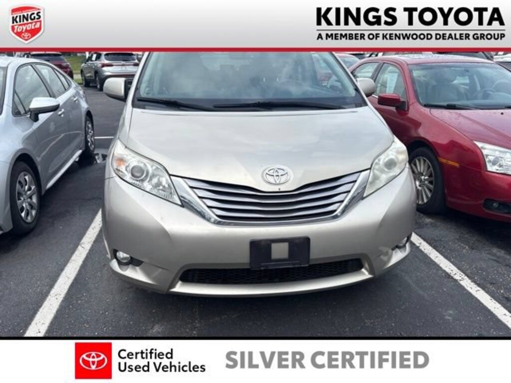 Used 2017 Toyota Sienna XLE Premium Van