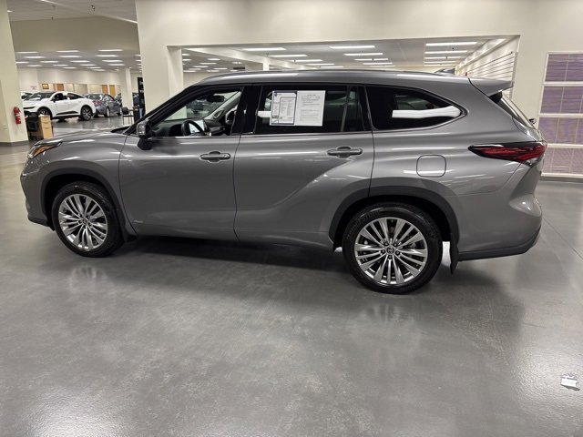 2025 Toyota Highlander Hybrid Platinum photo 4