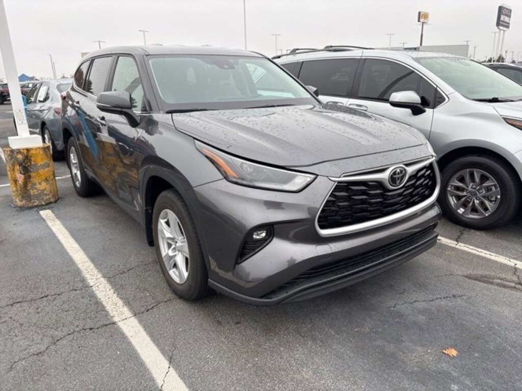 Used 2023 Toyota Highlander LE SUV