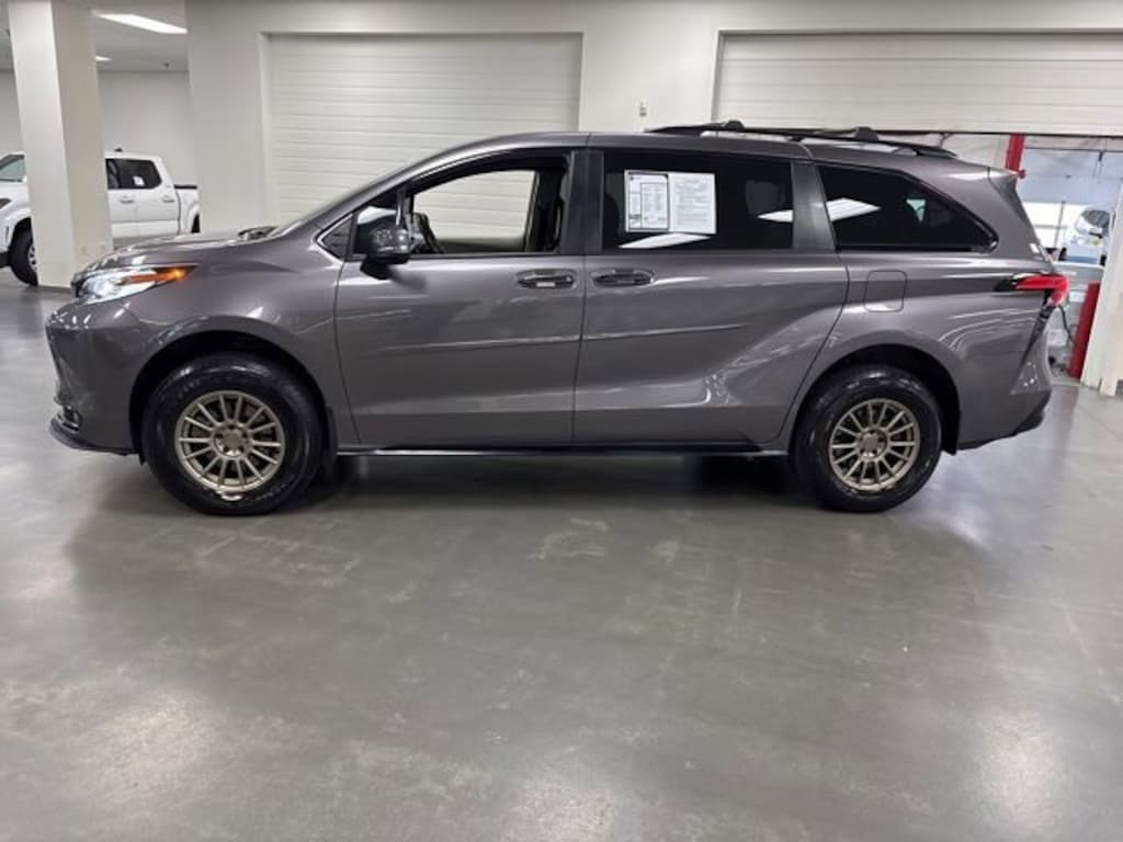 Used 2022 Toyota Sienna Platinum Van Passenger Van