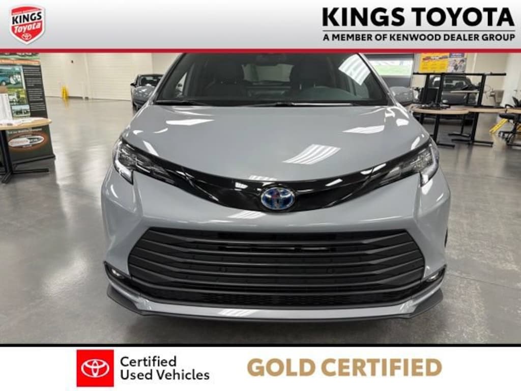 Certified 2025 Toyota Sienna Woodland Edition Van Passenger Van