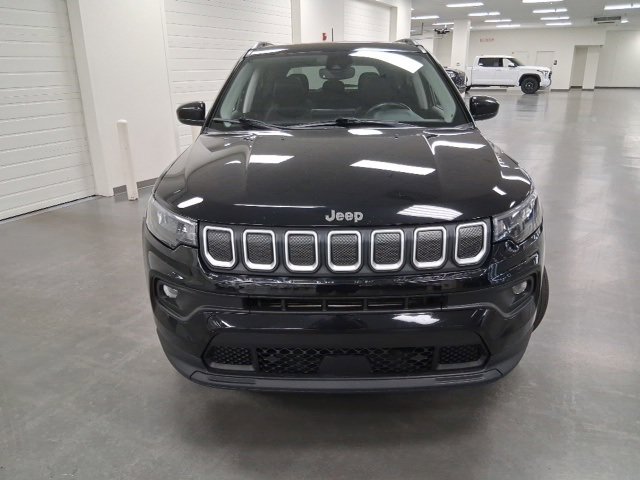 2022 Jeep Compass Latitude Lux photo 2