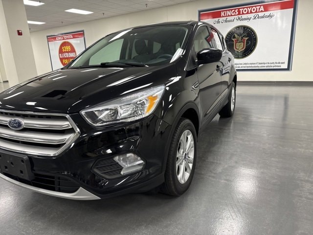 Used 2019 Ford Escape SE with VIN 1FMCU9GD8KUC17270 for sale in Cincinnati, OH