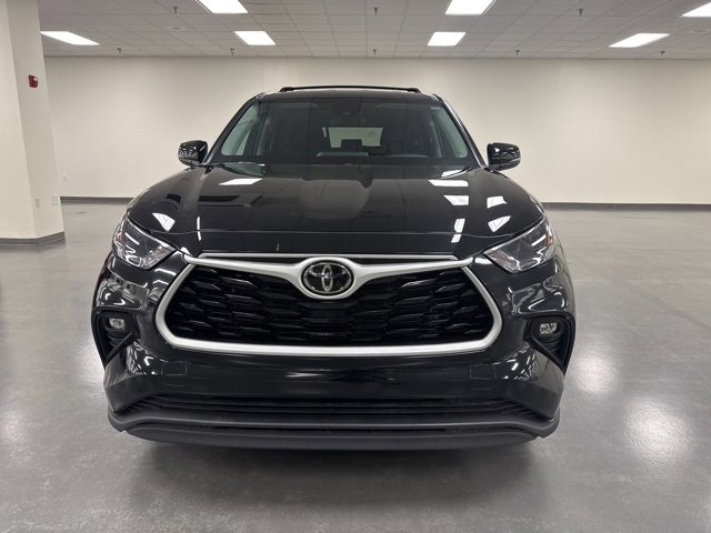 2024 Toyota Highlander LE photo 2