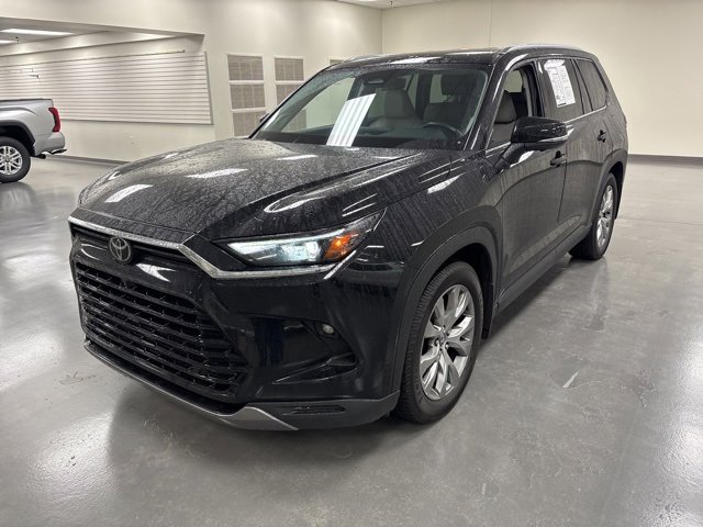 2024 Toyota Highlander Hybrid Limited photo 2