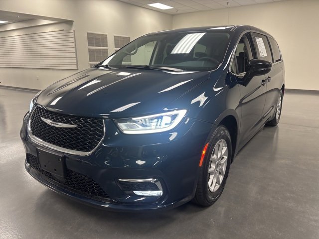2024 Chrysler Pacifica Touring L photo 3