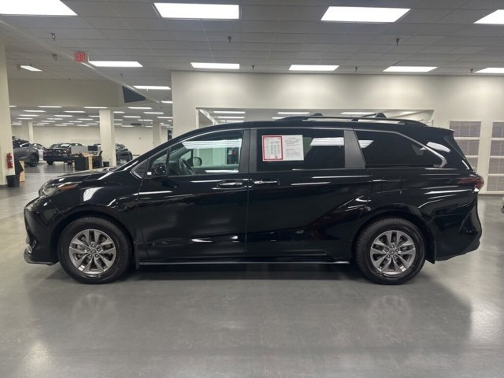 Certified 2023 Toyota Sienna XLE Van Passenger Van