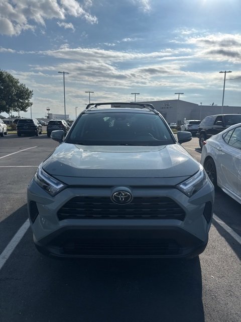 2023 Toyota RAV4 XLE photo 2