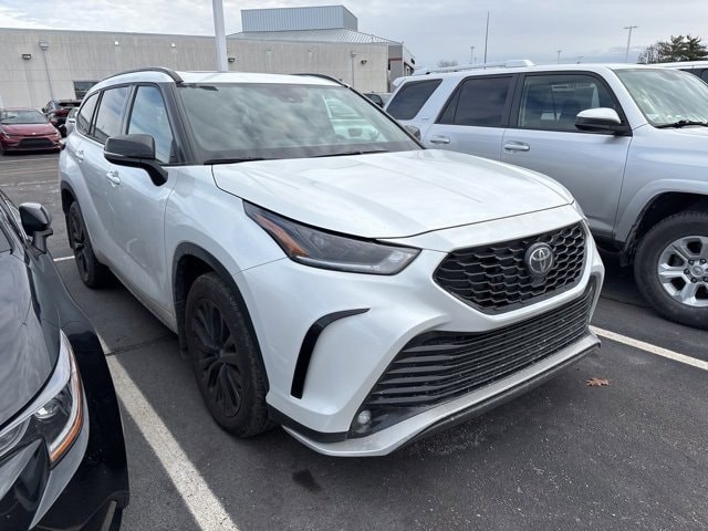 2025 Toyota Highlander XSE's photo