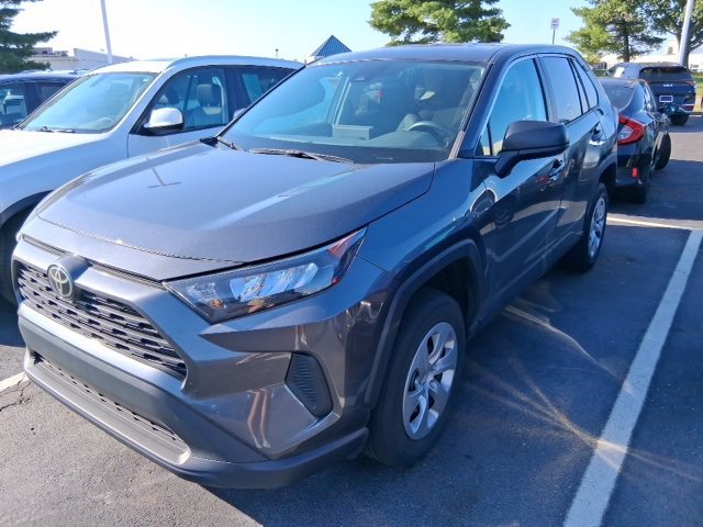 2022 Toyota RAV4 LE photo 3