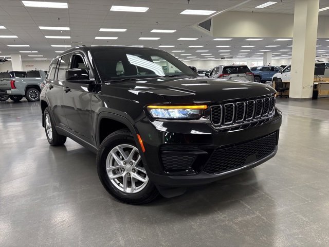 2024 Jeep Grand Cherokee Laredo's photo