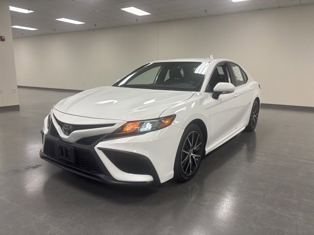 2023 Toyota Camry SE photo 3