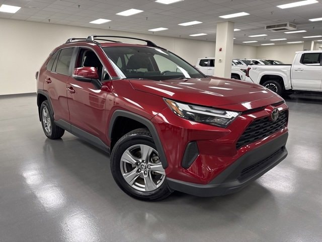 2024 Toyota RAV4 XLE's photo