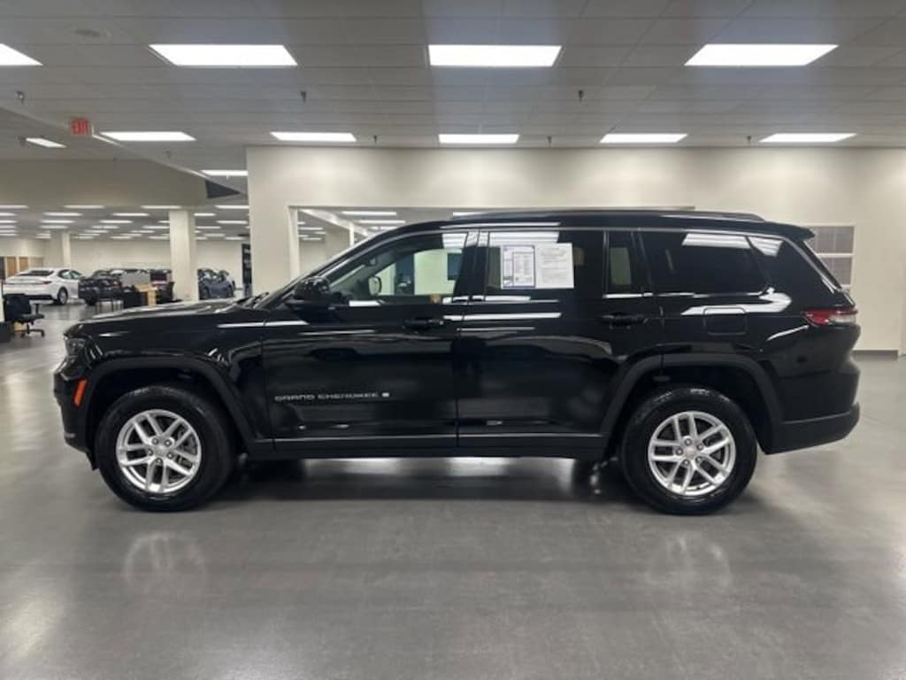 Used 2023 Jeep Grand Cherokee Laredo SUV