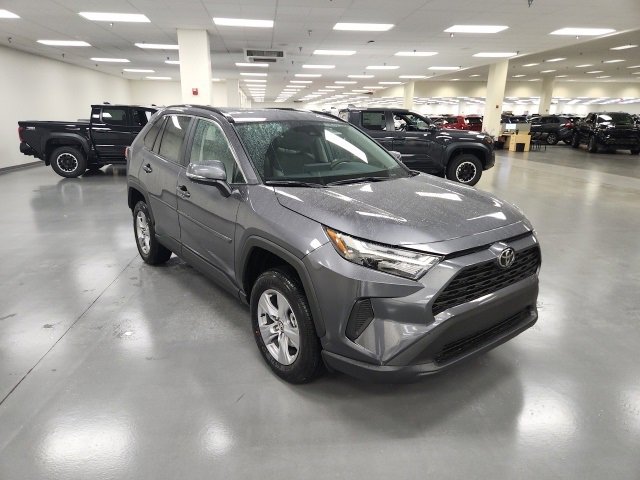 2025 Toyota RAV4 XLE's photo