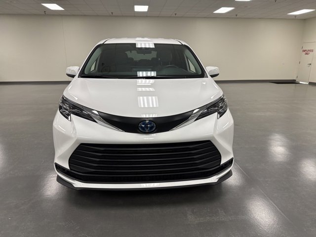 Used 2025 Toyota Sienna LE with VIN 5TDKRKEC3SS228278 for sale in Cincinnati, OH