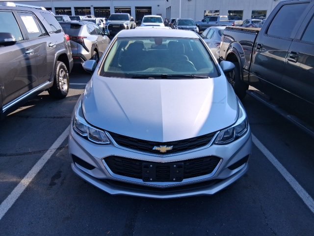 2017 Chevrolet Cruze LS photo 2