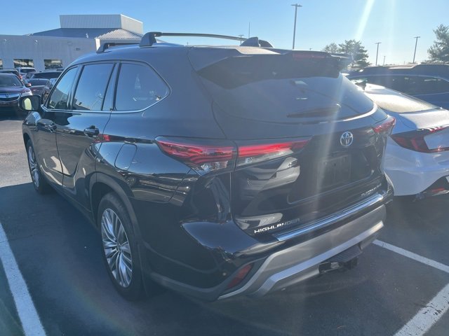 2021 Toyota Highlander Platinum photo 2