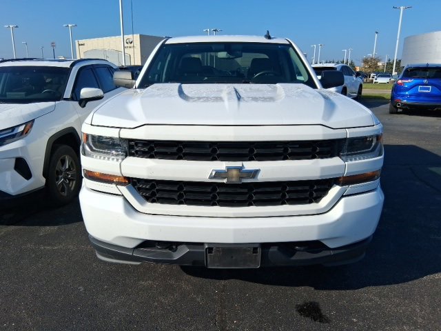 2018 Chevrolet Silverado 1500 Custom photo 2