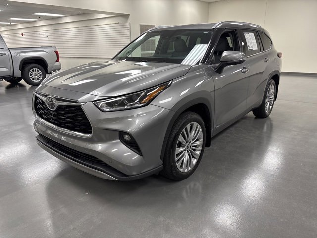 2025 Toyota Highlander Hybrid Platinum photo 3