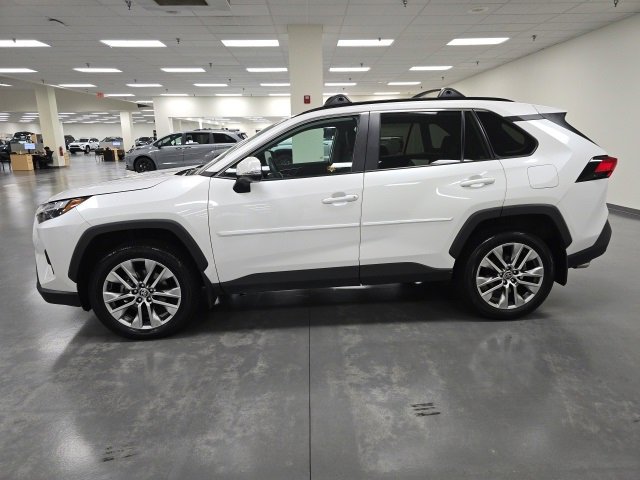 2023 Toyota RAV4 XLE Premium photo 2