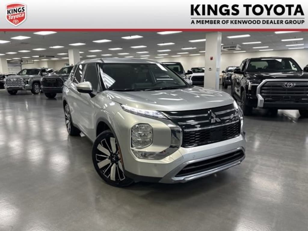 Used 2025 Mitsubishi Outlander SE SUV