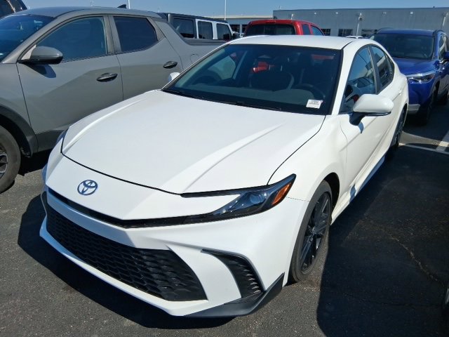 2025 Toyota Camry SE photo 3