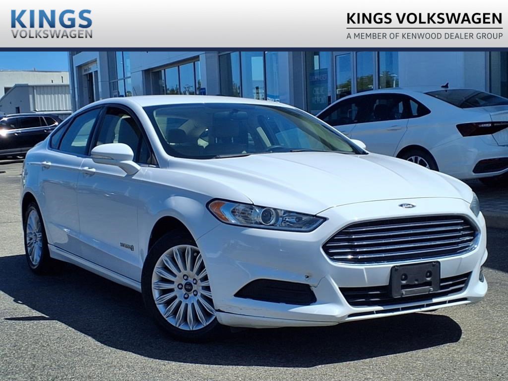 2016 Ford Fusion Hybrid Sedan 