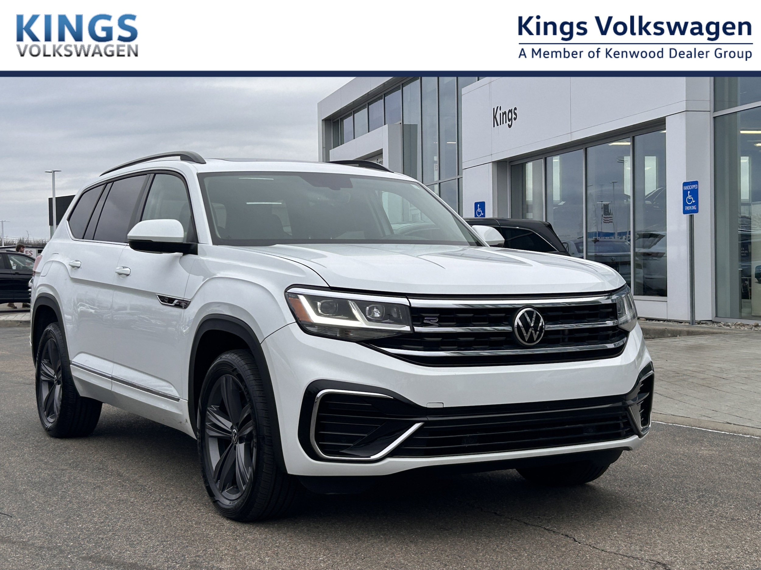 2021 Volkswagen Atlas SE w/Tech R-Line's photo