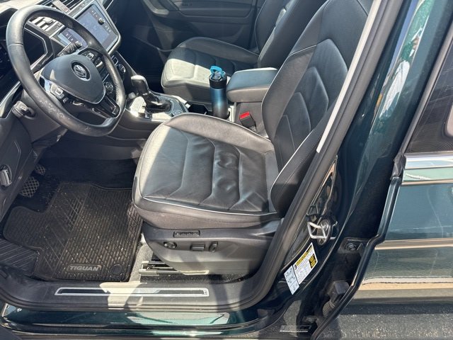 2019 Volkswagen Tiguan SEL Premium photo 2
