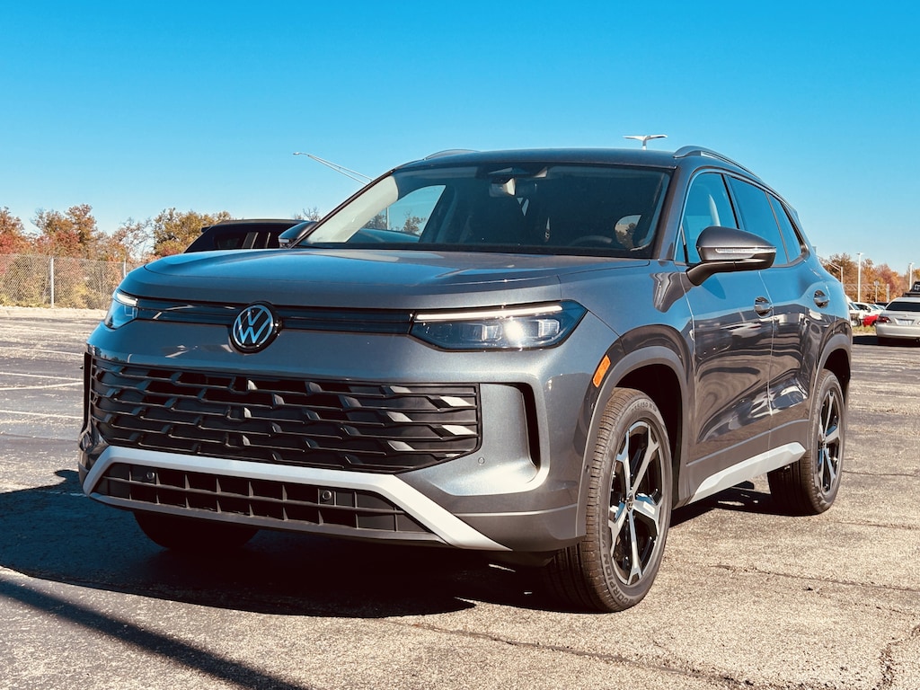 New 2025 Volkswagen Tiguan SE SUV