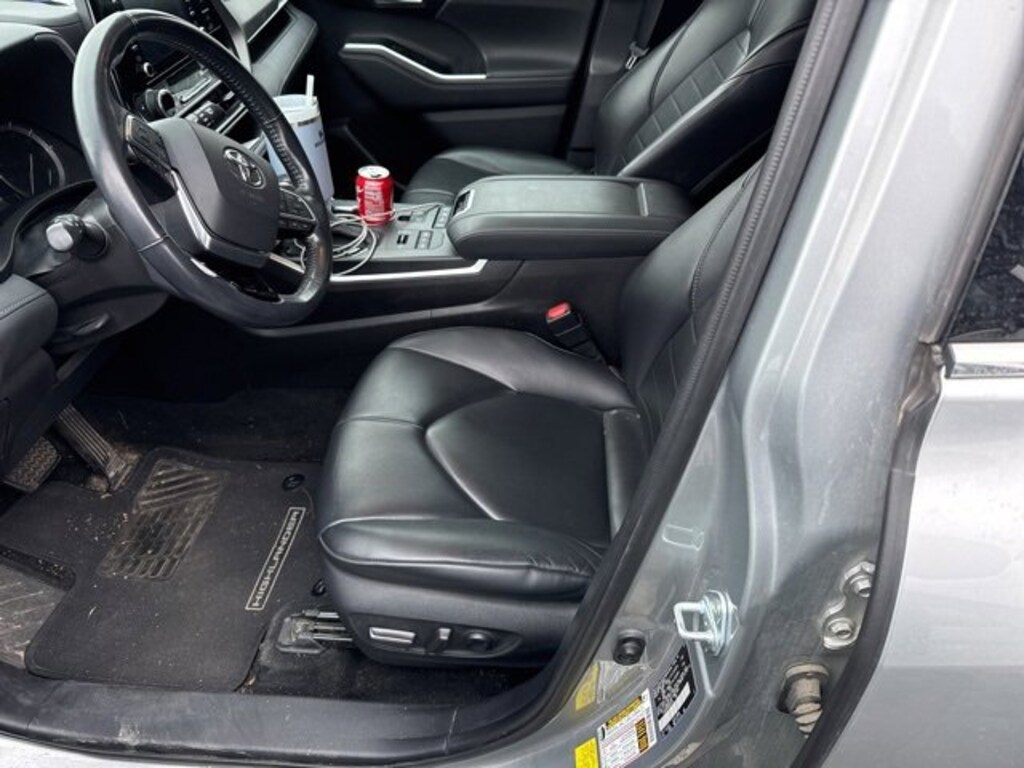 Used 2021 Toyota Highlander XLE SUV