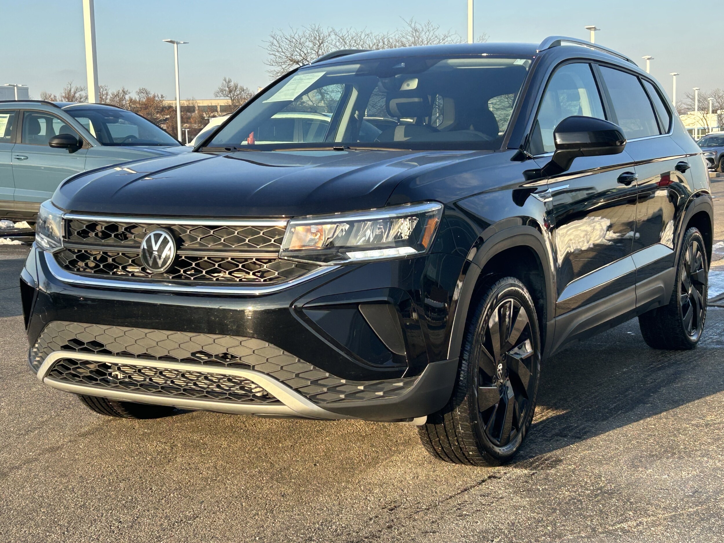 2024 Volkswagen Taos SE photo 2