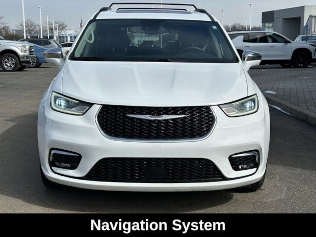 Used 2022 Chrysler Pacifica Limited Van Passenger Van
