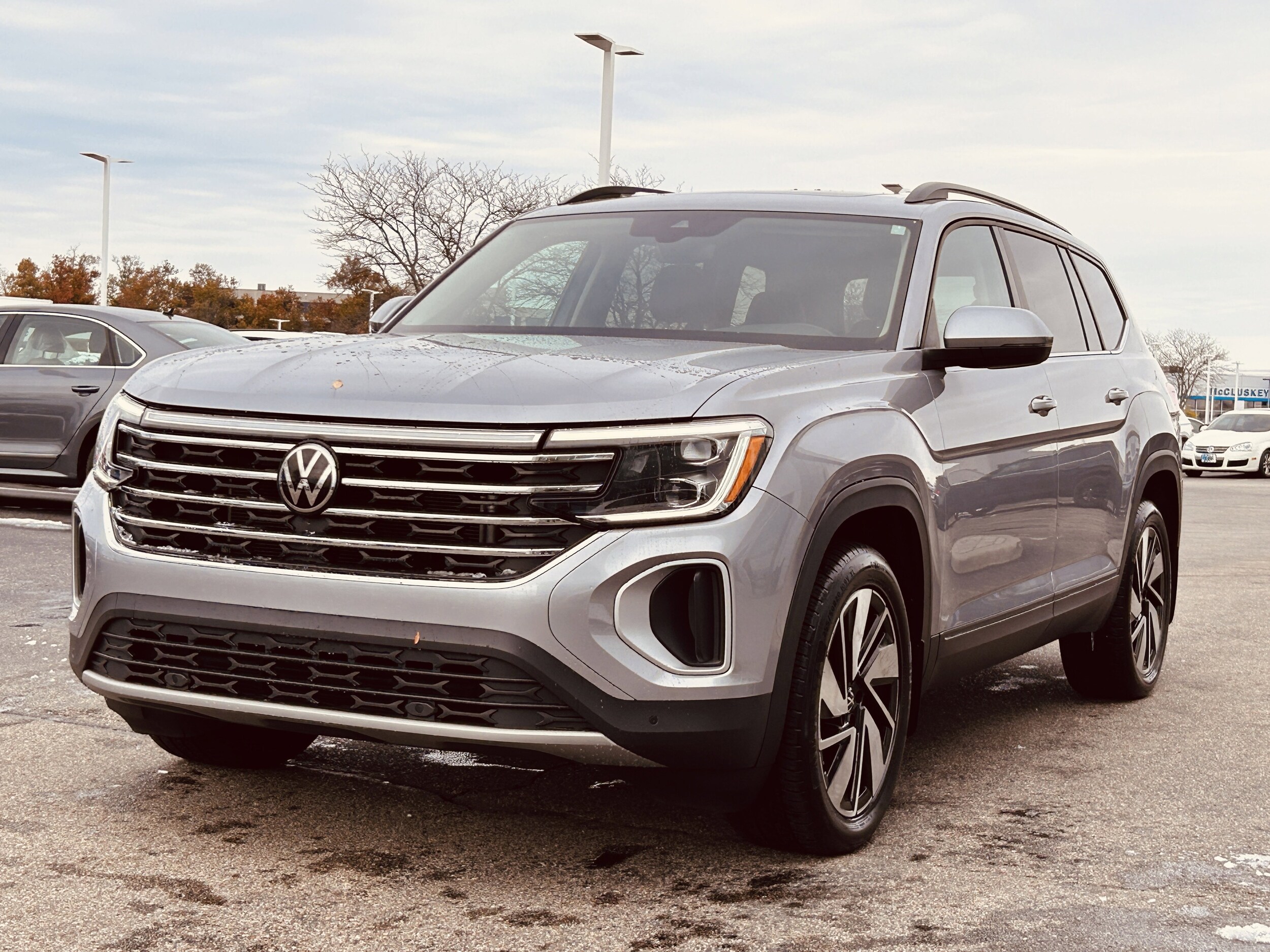 2024 Volkswagen Atlas SE Technology photo 3
