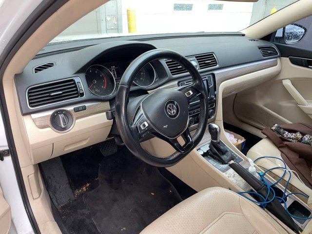 2017 Volkswagen Passat SE photo 3