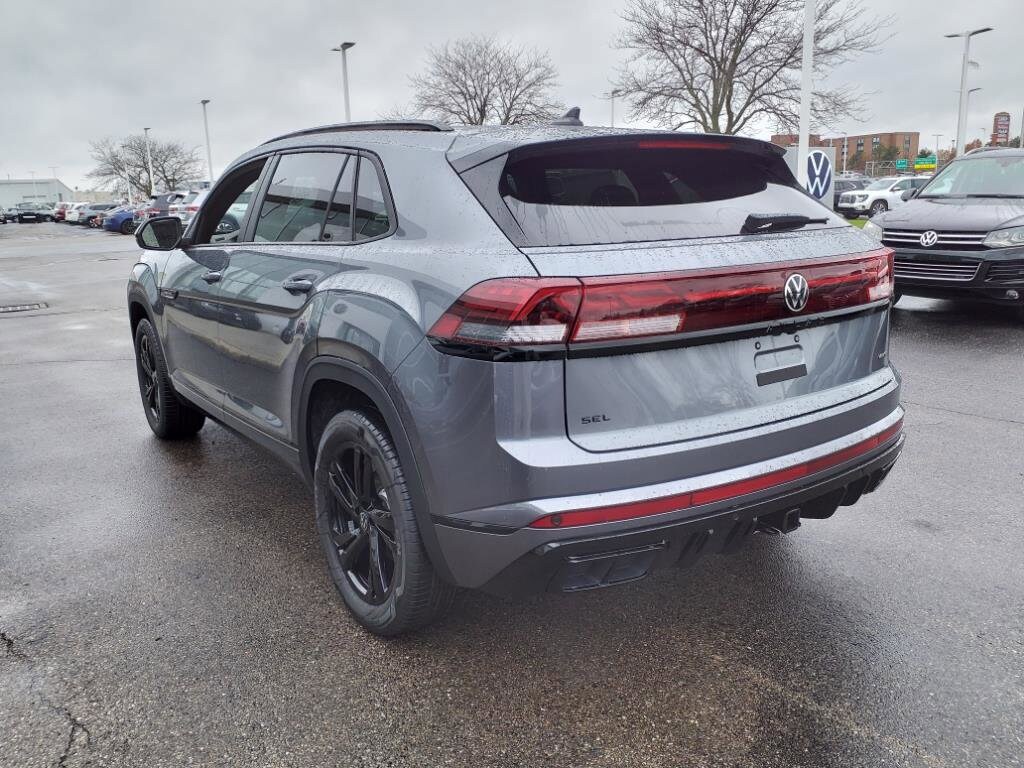 2025 Volkswagen Atlas Cross Sport SEL R-Line photo 4