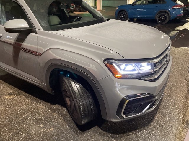 2021 Volkswagen Atlas Cross Sport V6 SE Technology R-Line photo 2