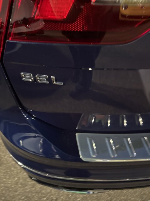 2022 Volkswagen Tiguan SEL Premium R-Line photo 3