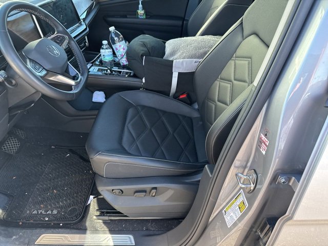 2024 Volkswagen Atlas SE Technology photo 3