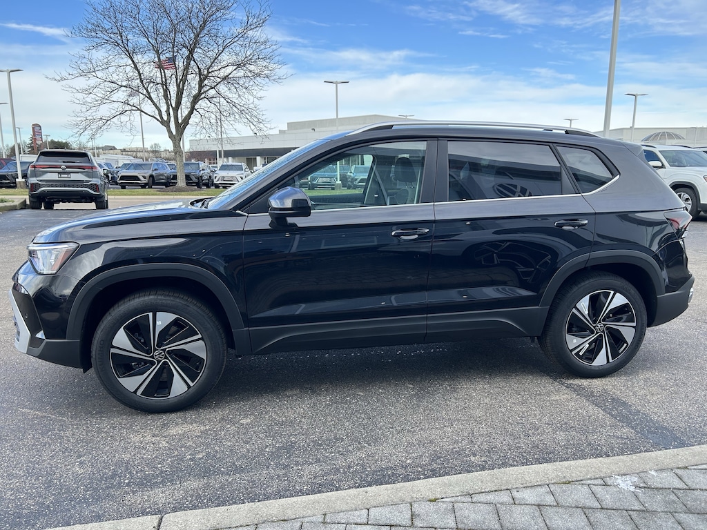 New 2026 Volkswagen Taos SE SUV