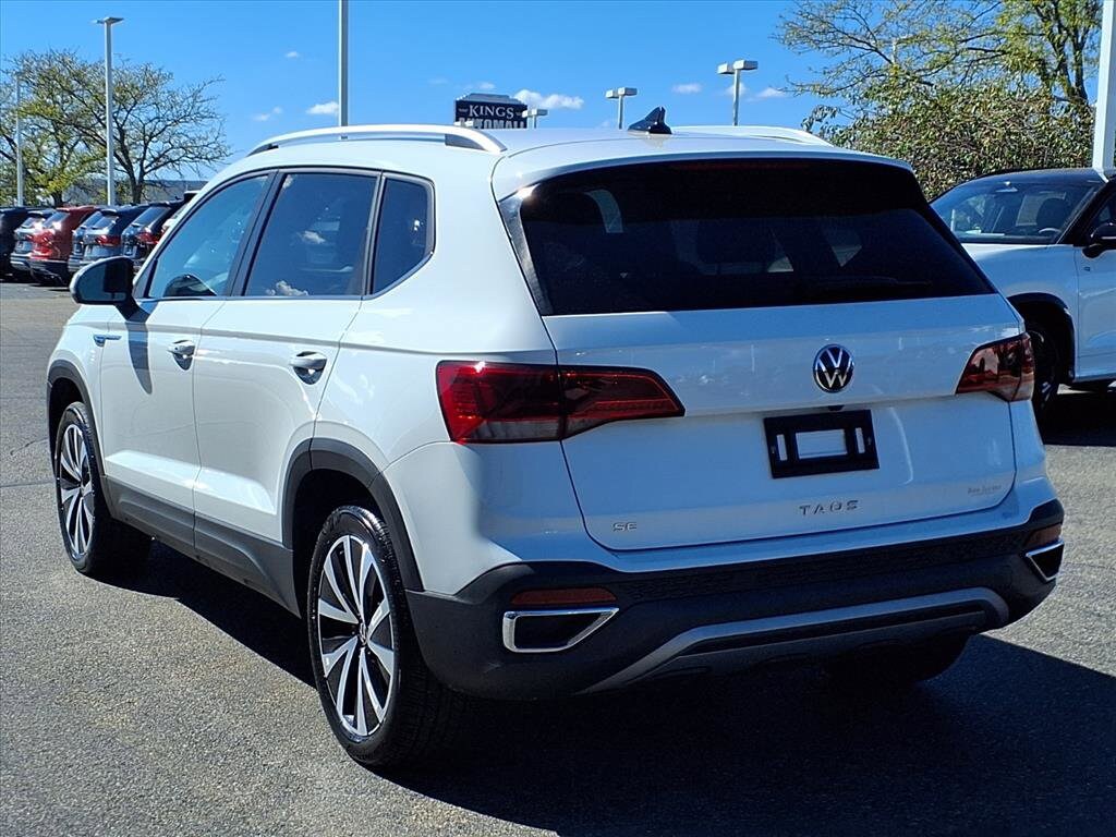 2024 Volkswagen Taos SE photo 4