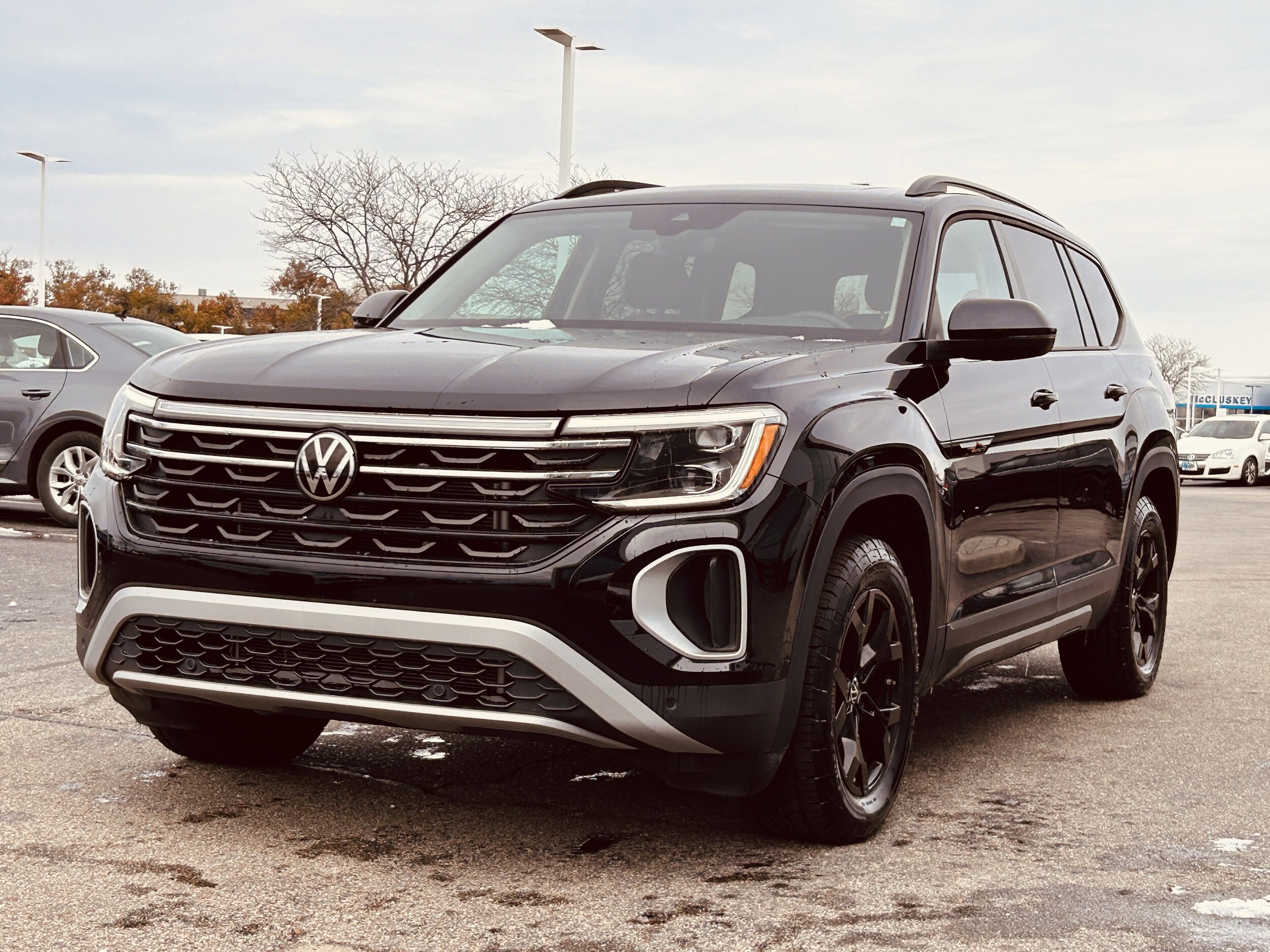 2025 Volkswagen Atlas Peak Edition SE photo 3