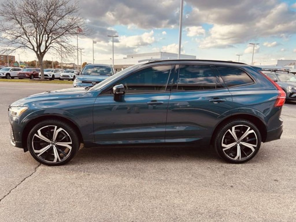 Used 2022 Volvo XC60 B6 AWD R-Design SUV