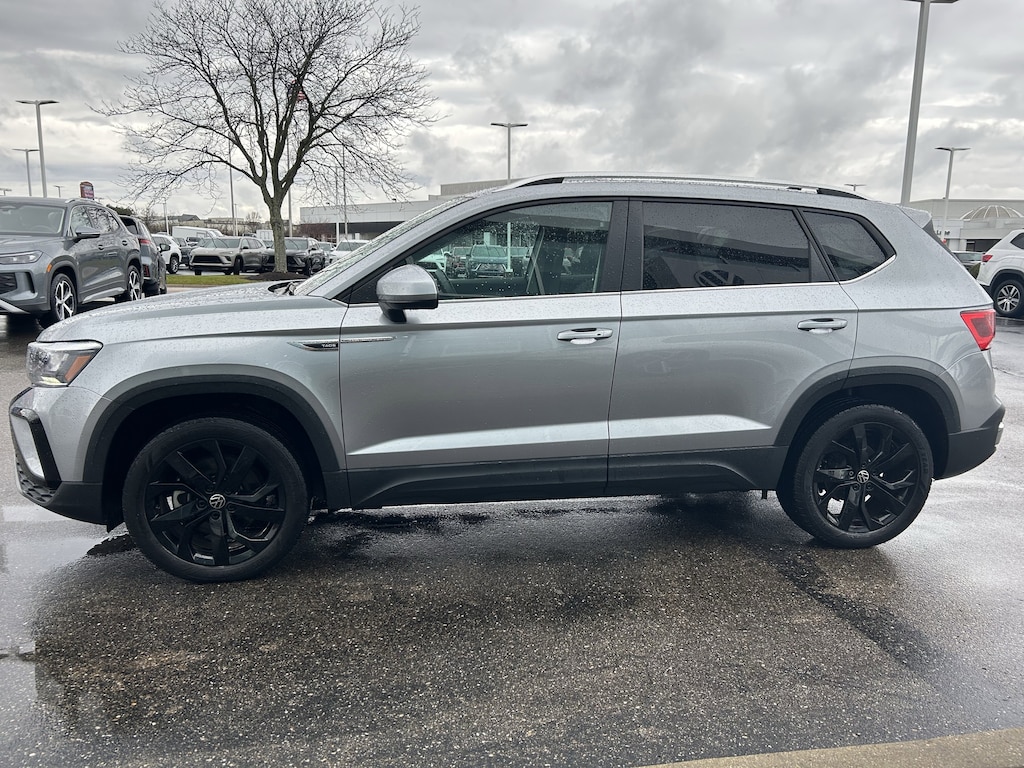 Used 2022 Volkswagen Taos 1.5T SE SUV