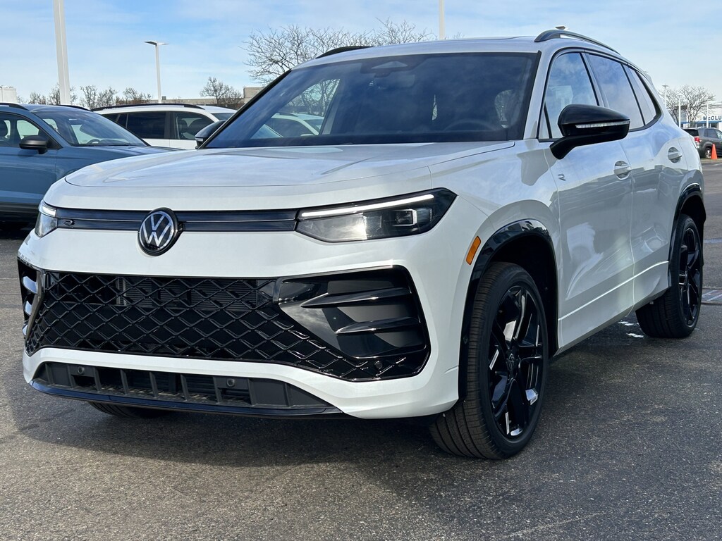 New 2026 Volkswagen Tiguan SE R-Line Black SUV