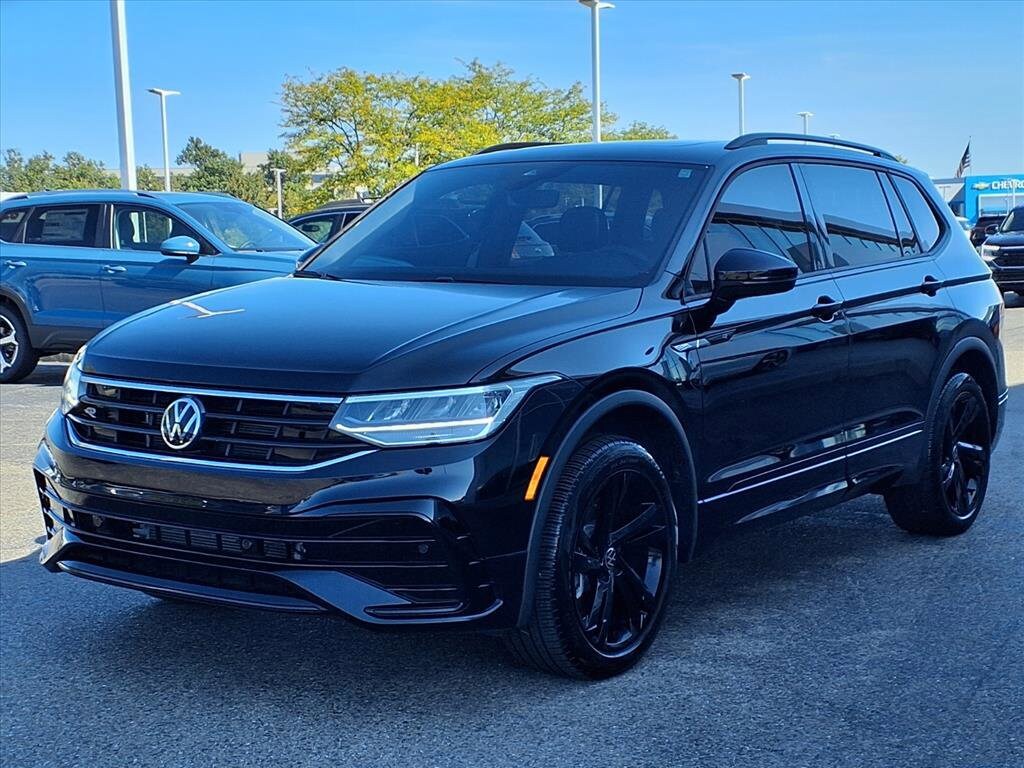 2024 Volkswagen Tiguan SE R-Line Black photo 2