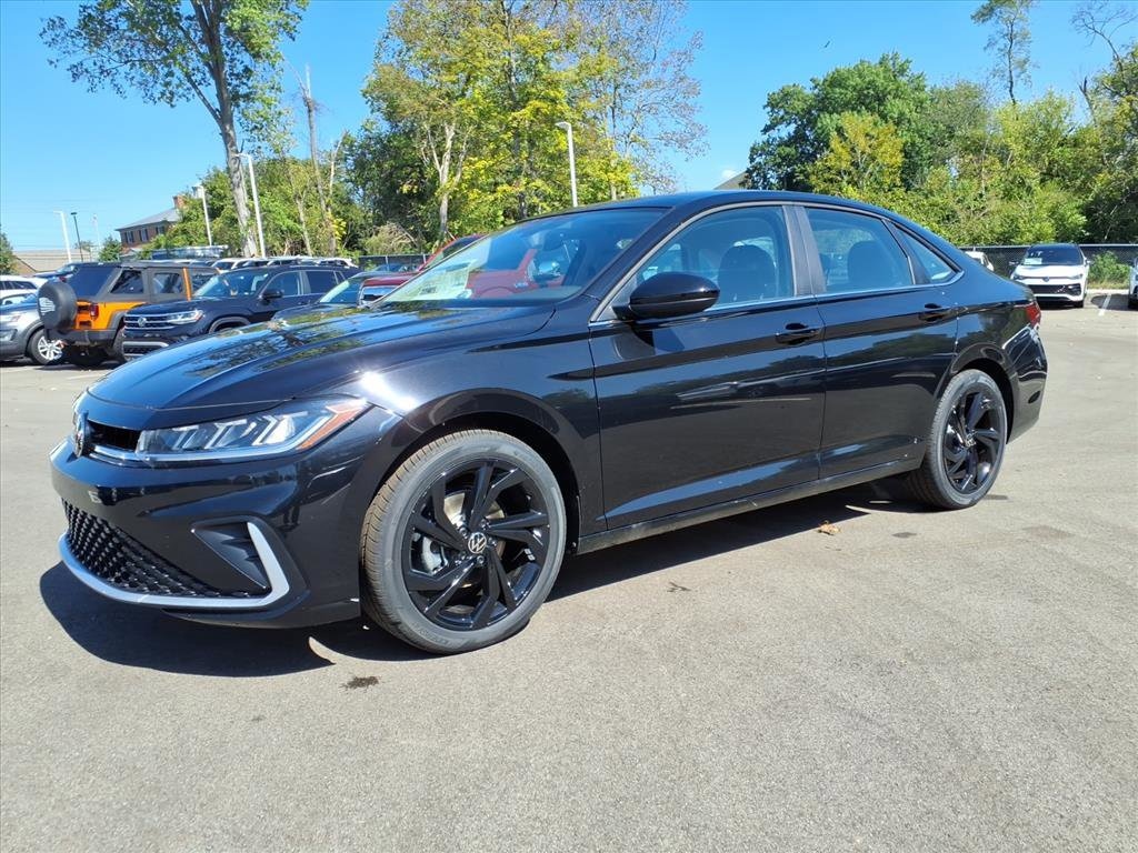 New 2025 Volkswagen Jetta SE Sedan