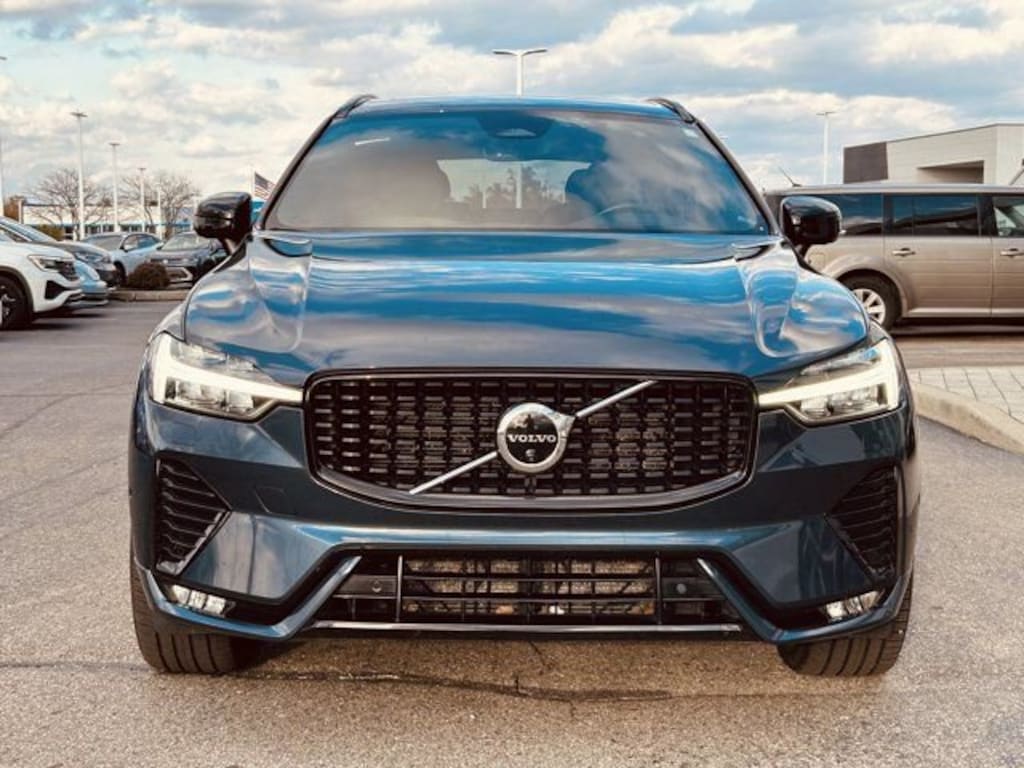 Used 2022 Volvo XC60 B6 AWD R-Design SUV